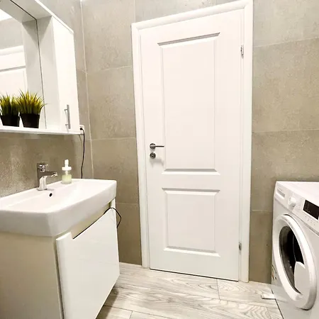 Address 21 - Palace Of Parliament Area *